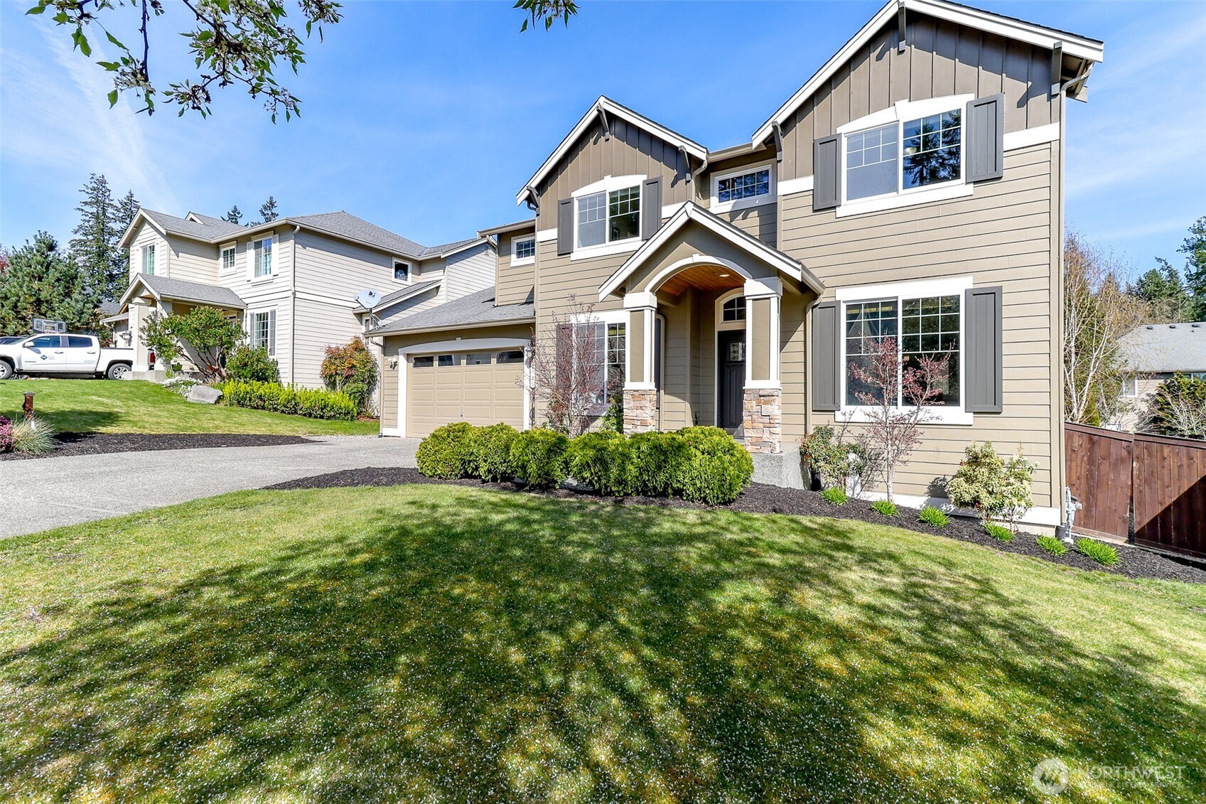 2711 NE Noll Valley Loop , Poulsbo, WA 98370