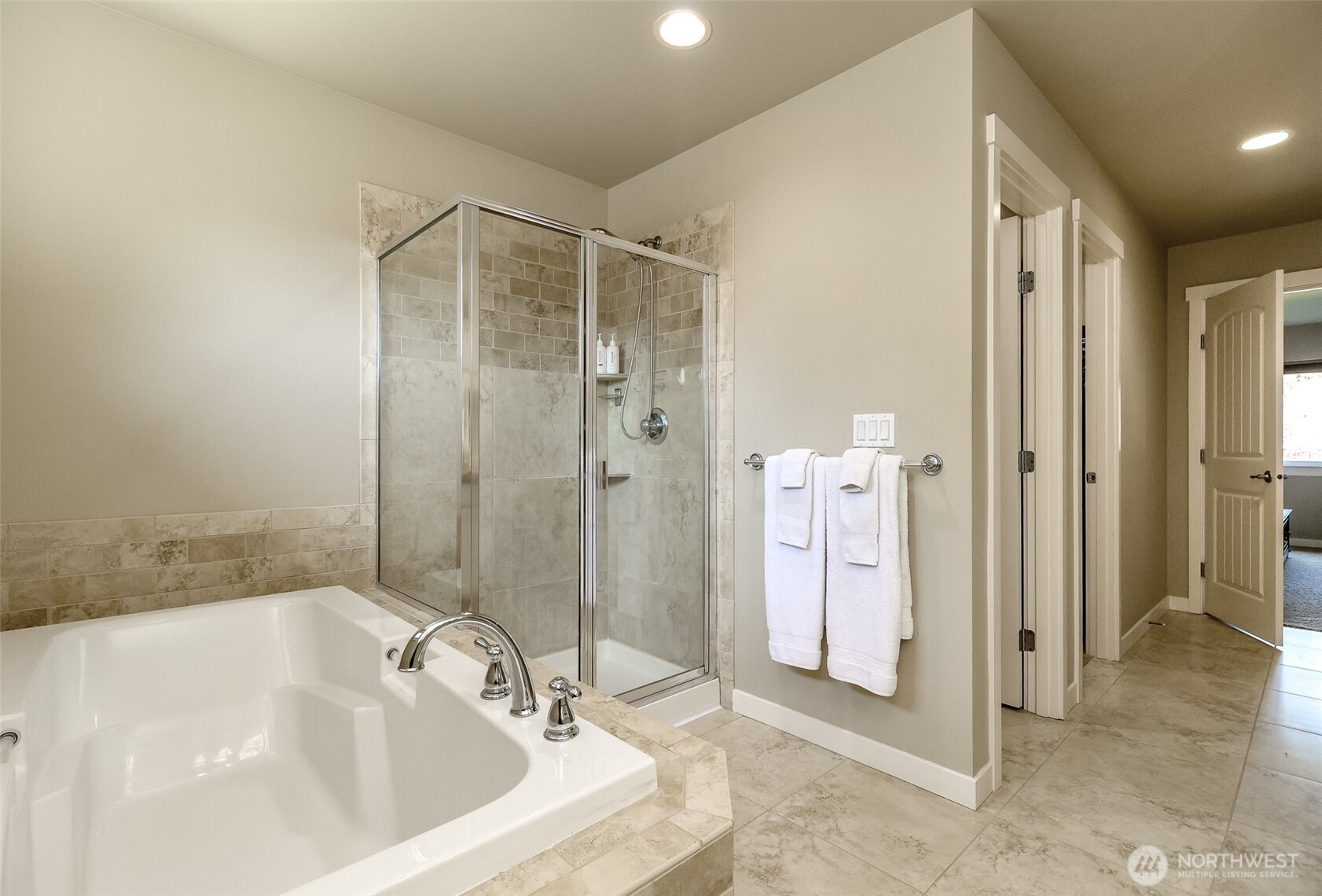 2711 NE Noll Valley Loop , Poulsbo, WA 98370