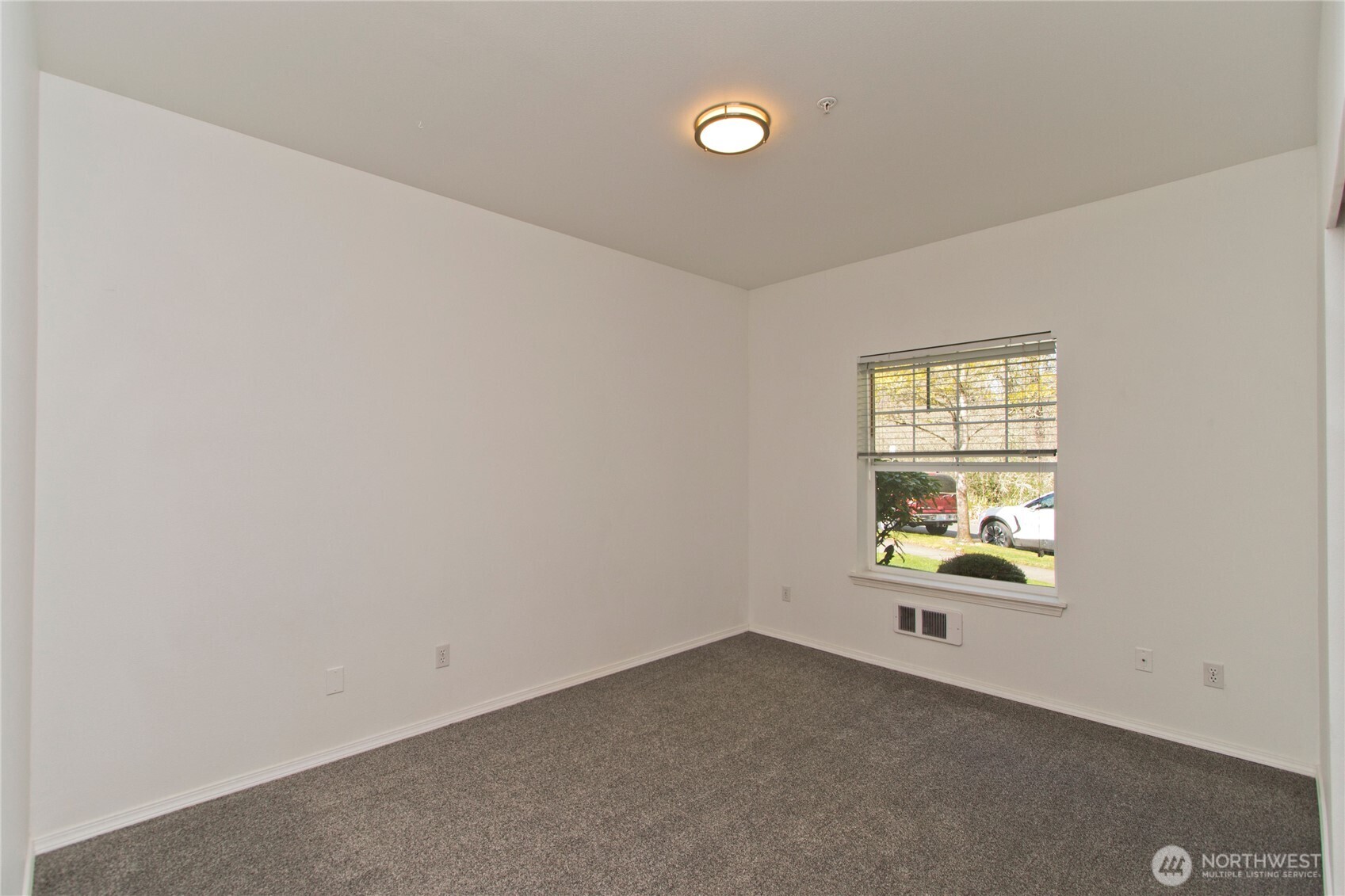 1920 Spencer Court #B13, Dupont, WA 98327