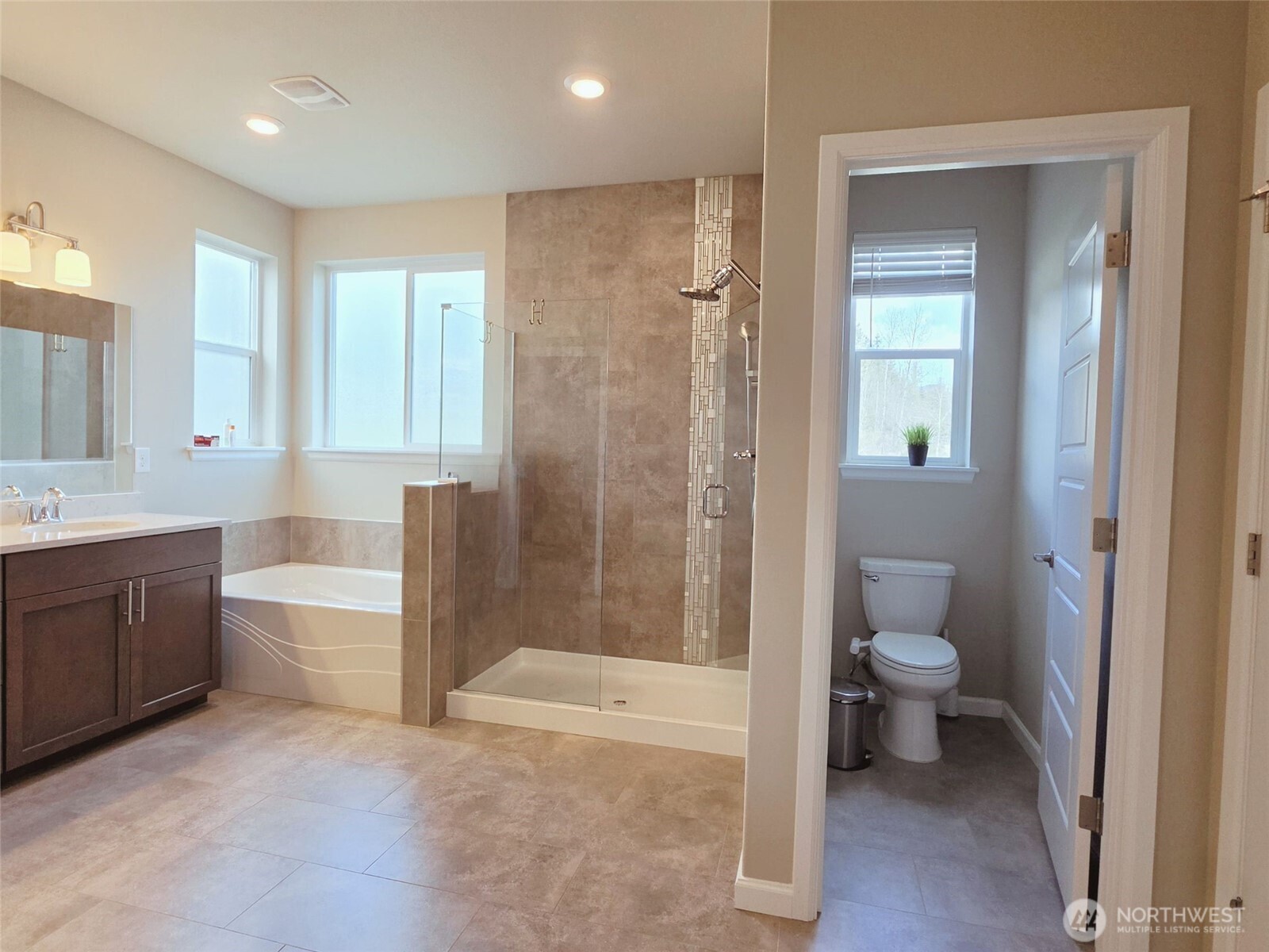 12911 Emerld Ridge Boulevard E, Puyallup, WA 98374