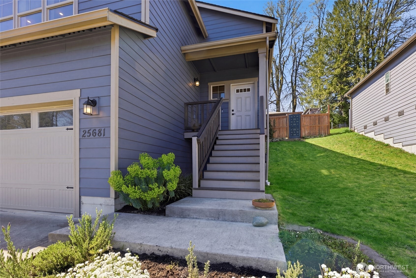 25681 NE School House Place , Kingston, WA 98346