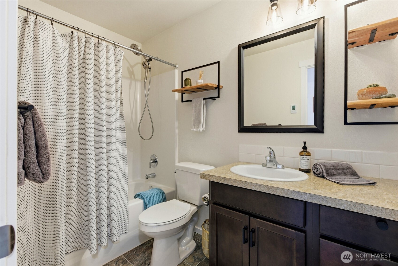 25681 NE School House Place , Kingston, WA 98346