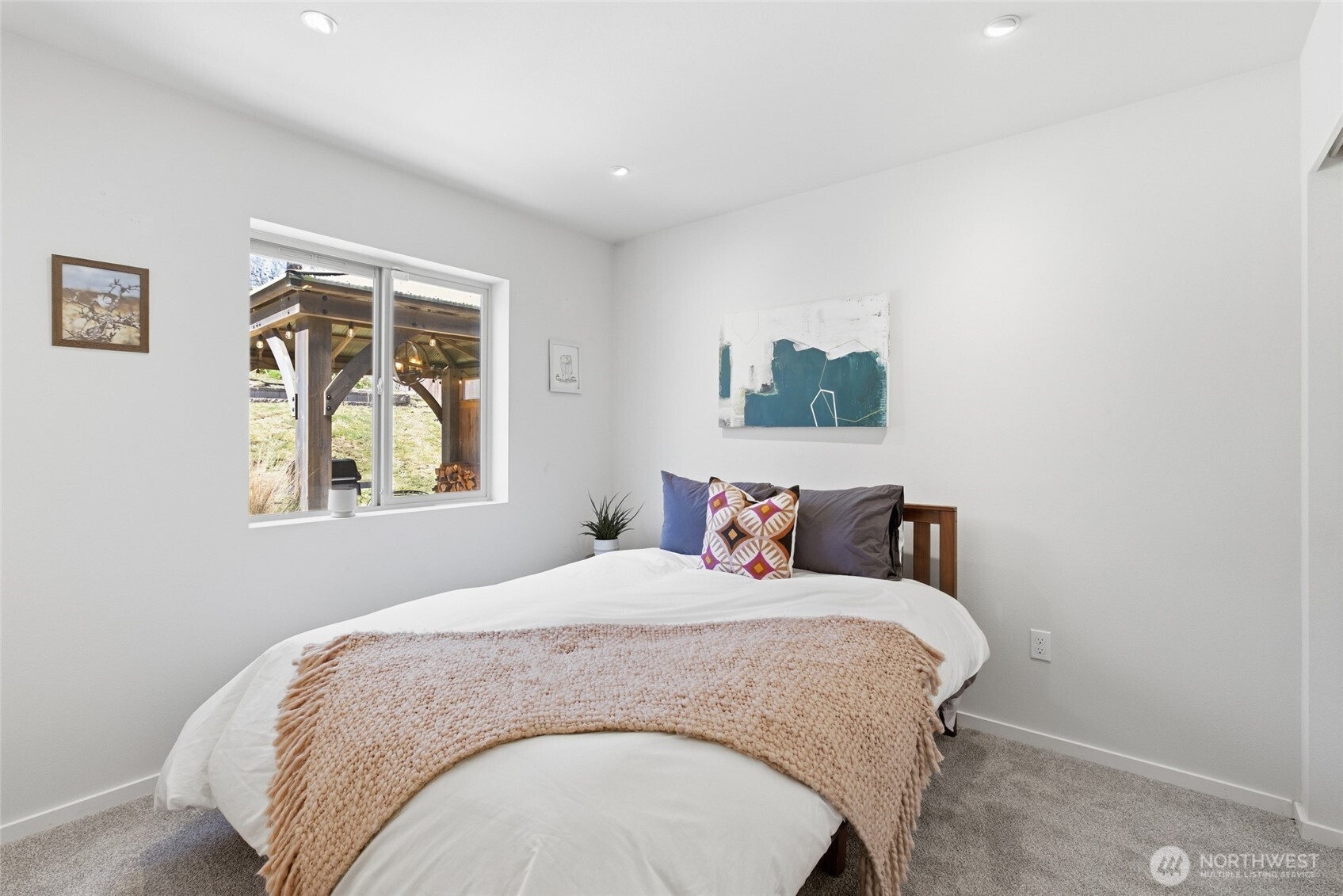 25681 NE School House Place , Kingston, WA 98346