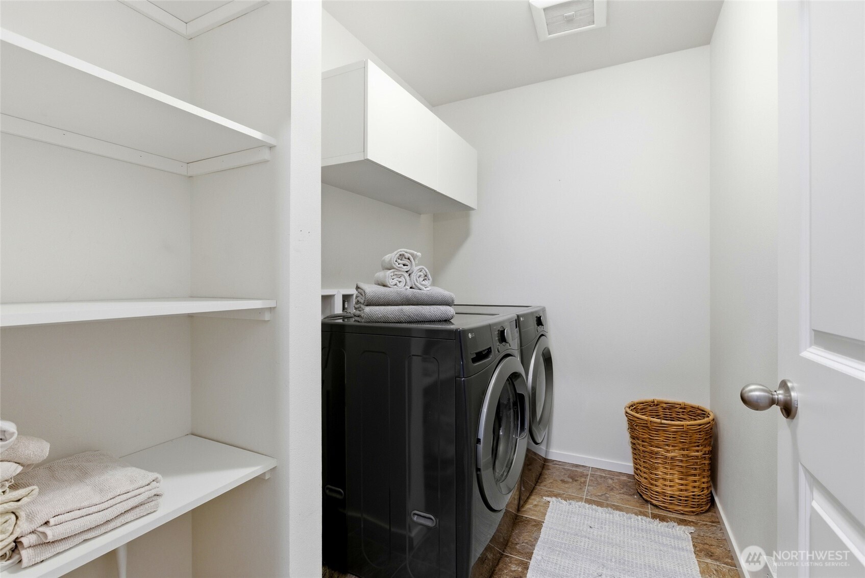 25681 NE School House Place , Kingston, WA 98346
