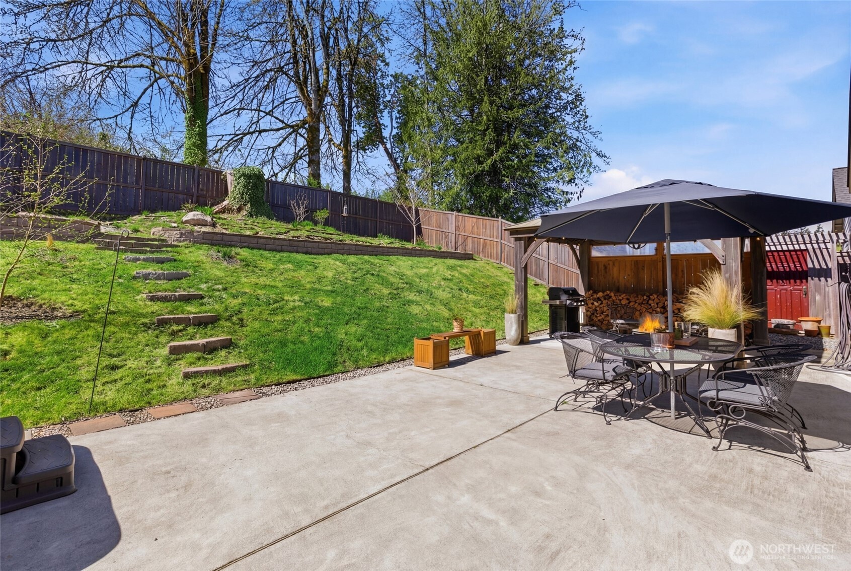 25681 NE School House Place , Kingston, WA 98346