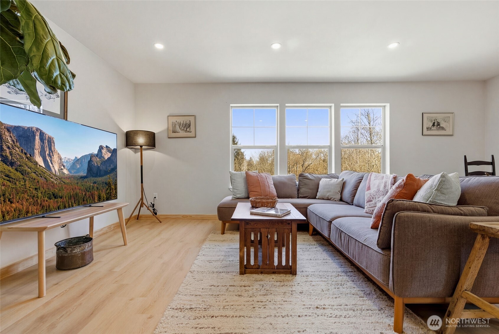 25681 NE School House Place , Kingston, WA 98346