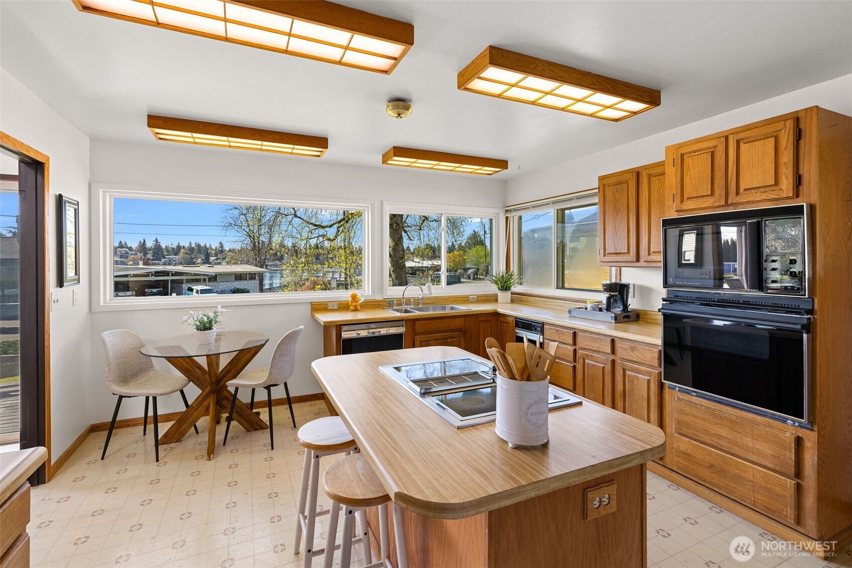19237 35th Avenue S, SeaTac, WA 98188