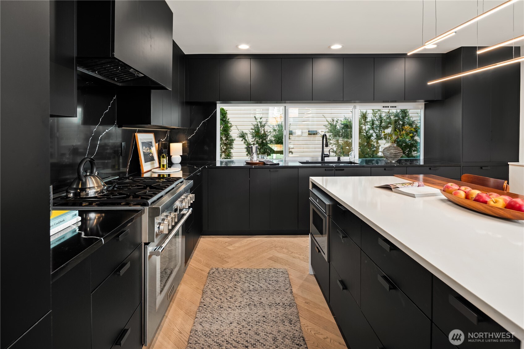 755 Hayes Street , Seattle, WA 98109