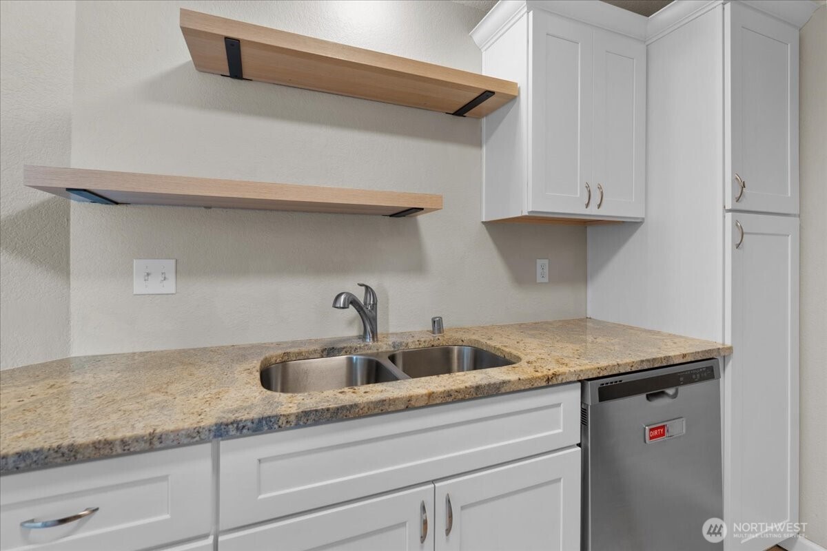 9815 Holly Drive #A305, Everett, WA 98204