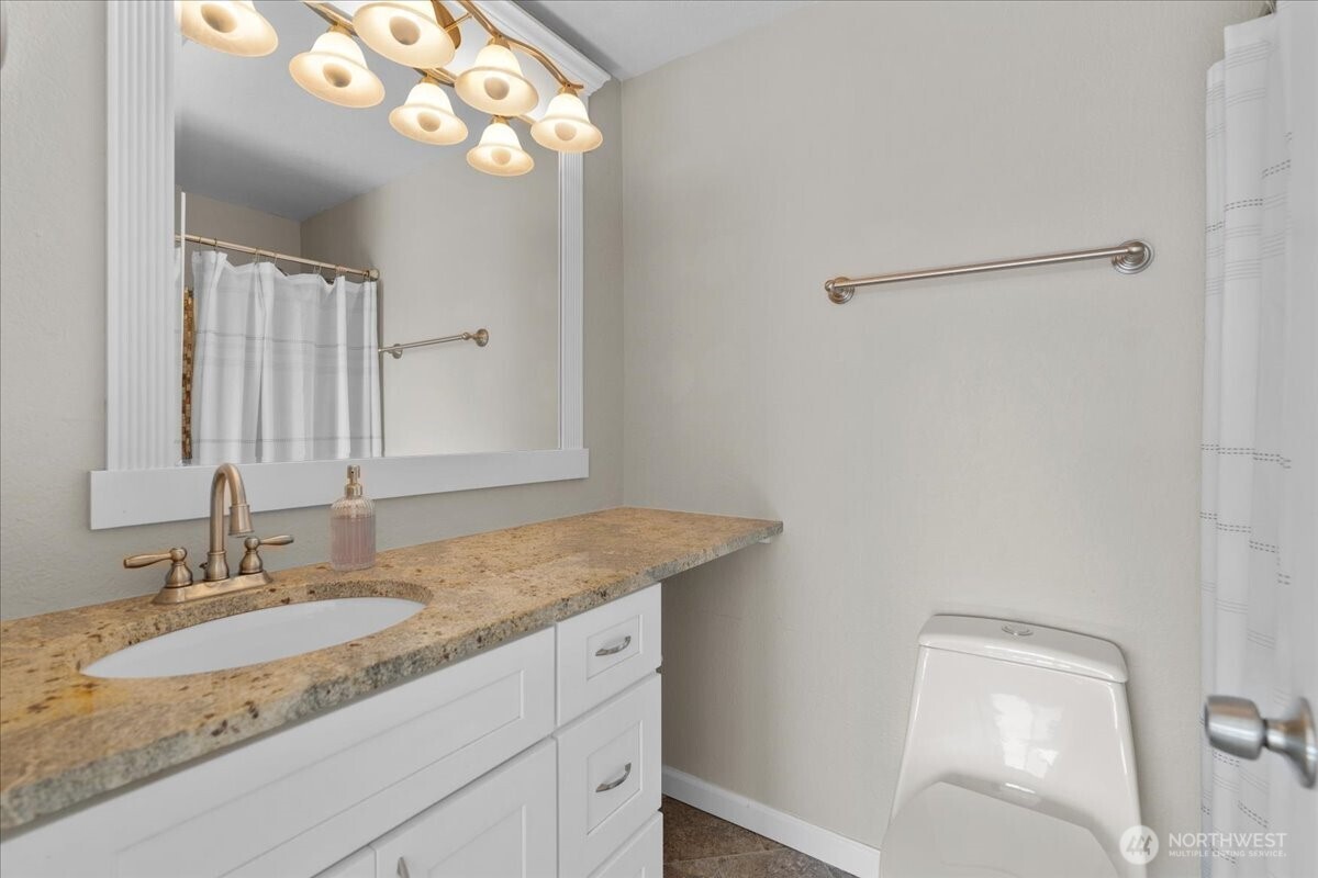 9815 Holly Drive #A305, Everett, WA 98204