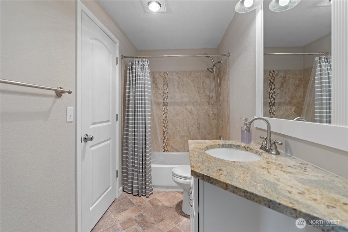 9815 Holly Drive #A305, Everett, WA 98204