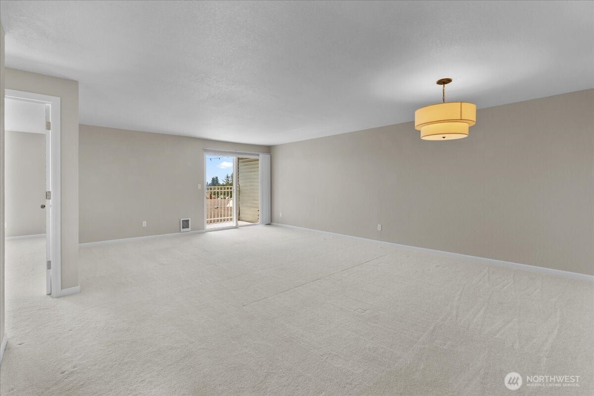 9815 Holly Drive #A305, Everett, WA 98204