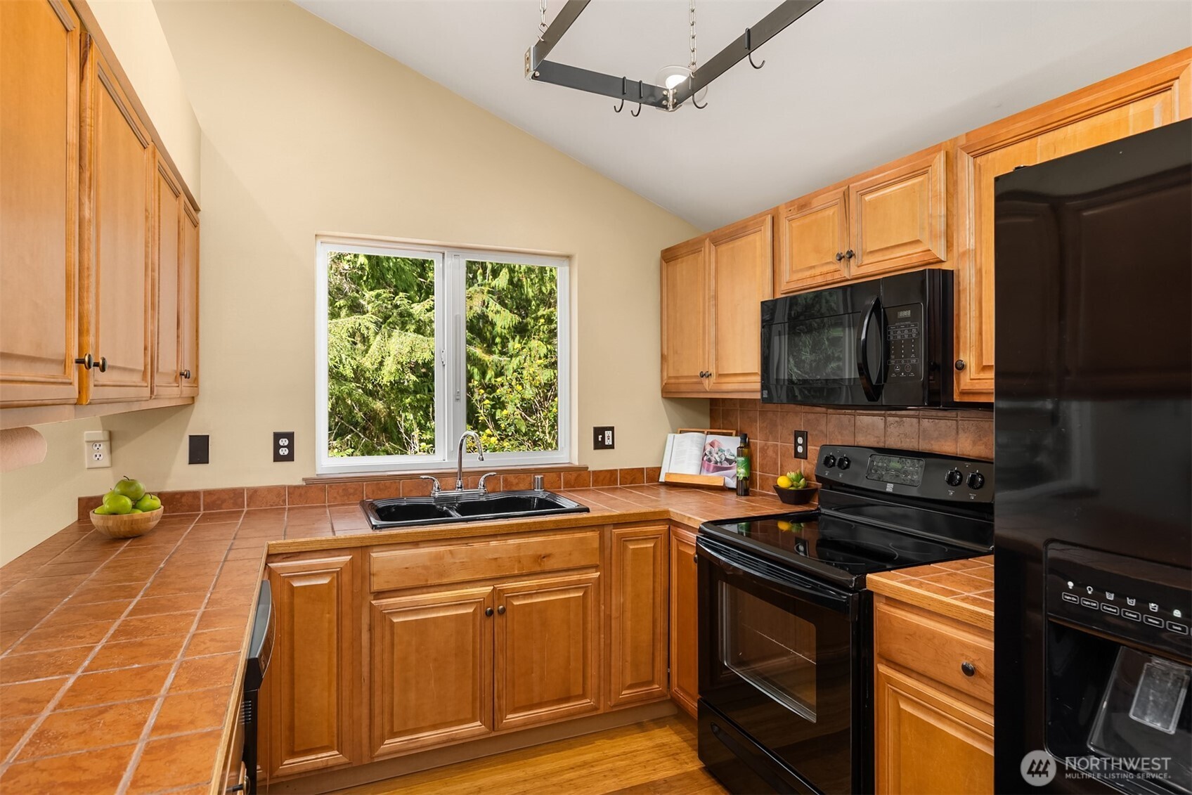 34482 Bridge View Drive NE, Kingston, WA 98346