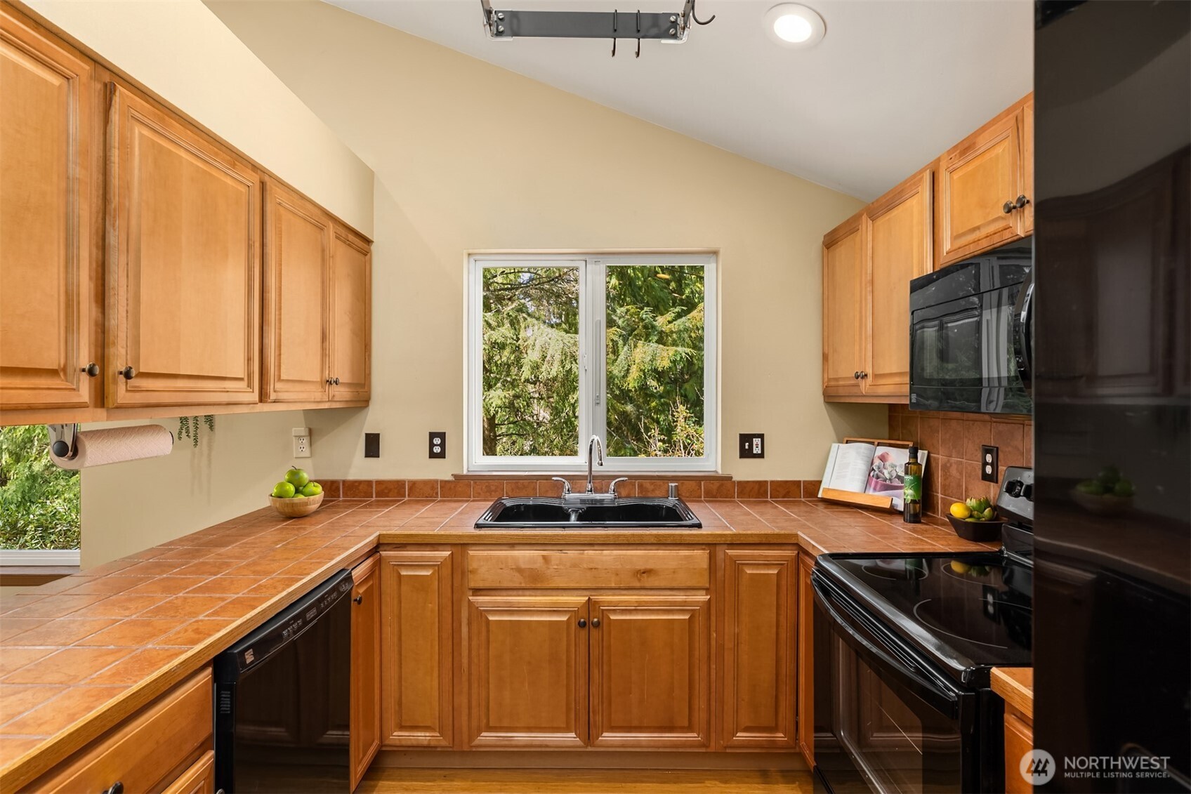 34482 Bridge View Drive NE, Kingston, WA 98346