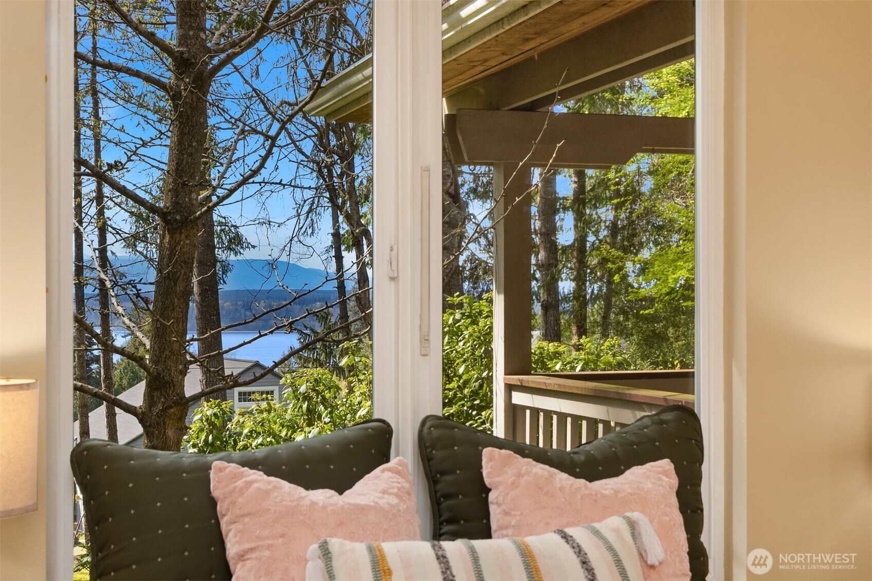 34482 Bridge View Drive NE, Kingston, WA 98346