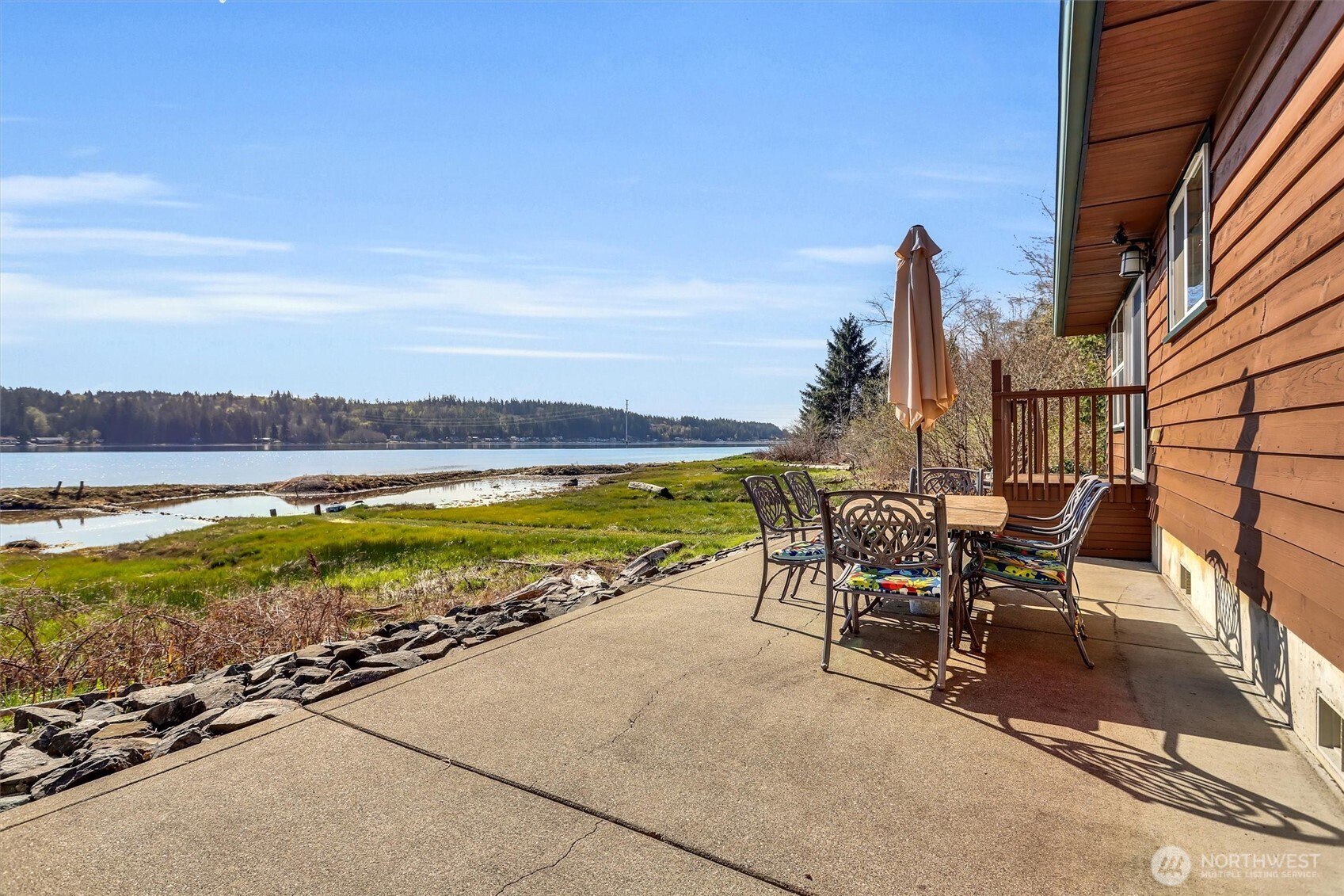 730 E North Bay Road , Allyn, WA 98524
