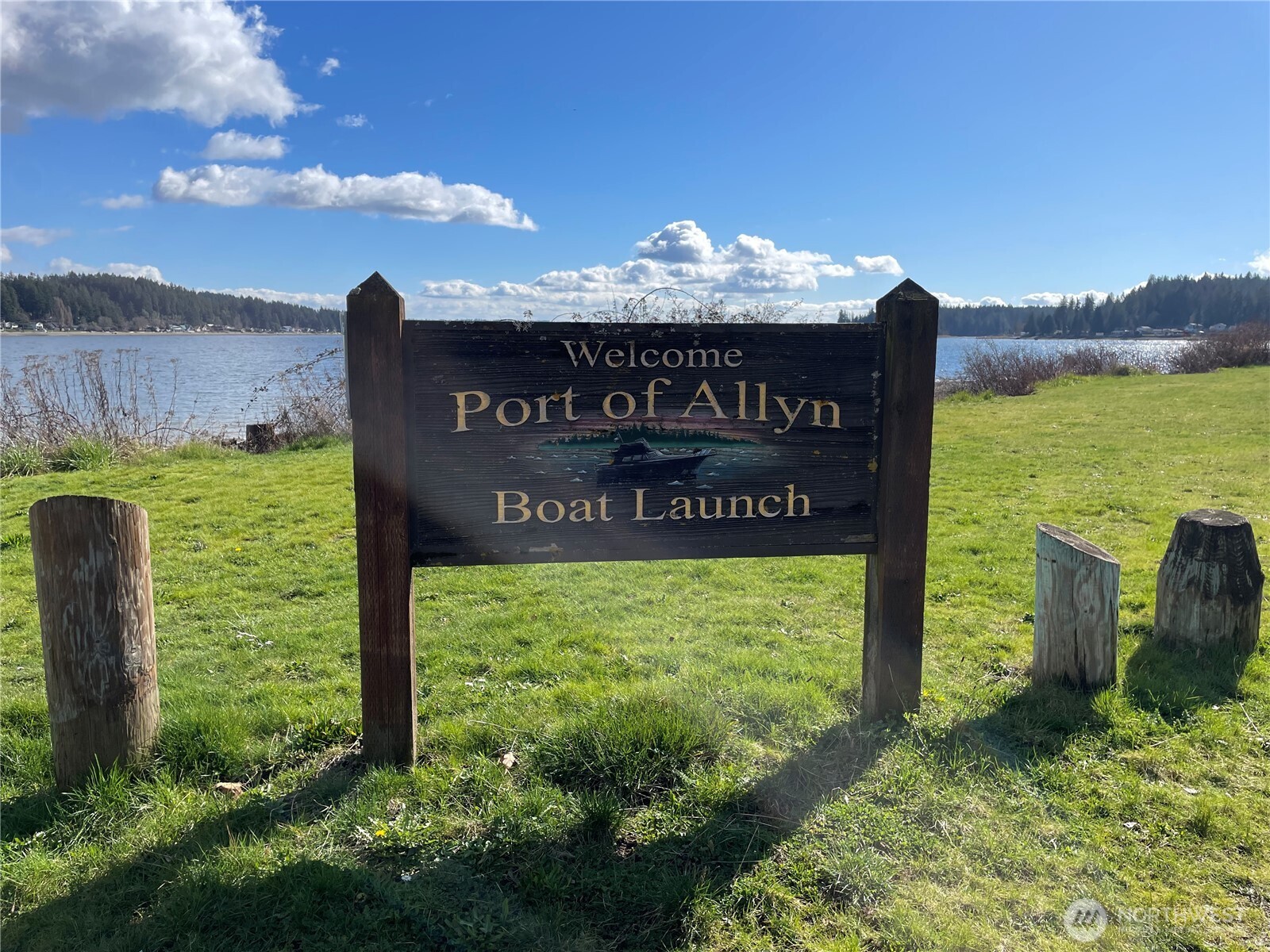 730 E North Bay Road , Allyn, WA 98524