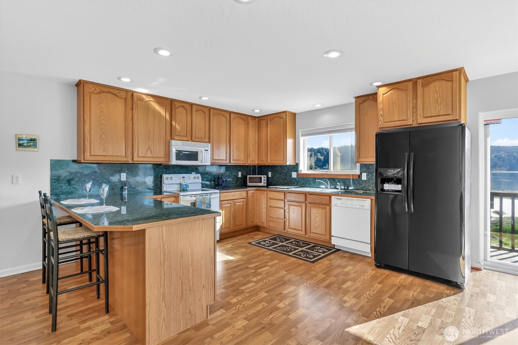730 E North Bay Road , Allyn, WA 98524