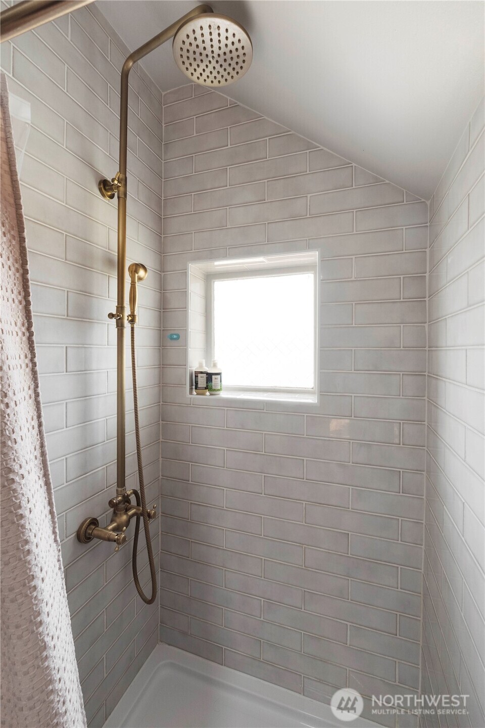 425 Valley Avenue E, Sumner, WA 98390