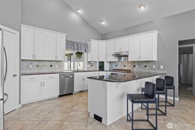 10111 252nd Street E, Graham, WA 98338 - Photo 3