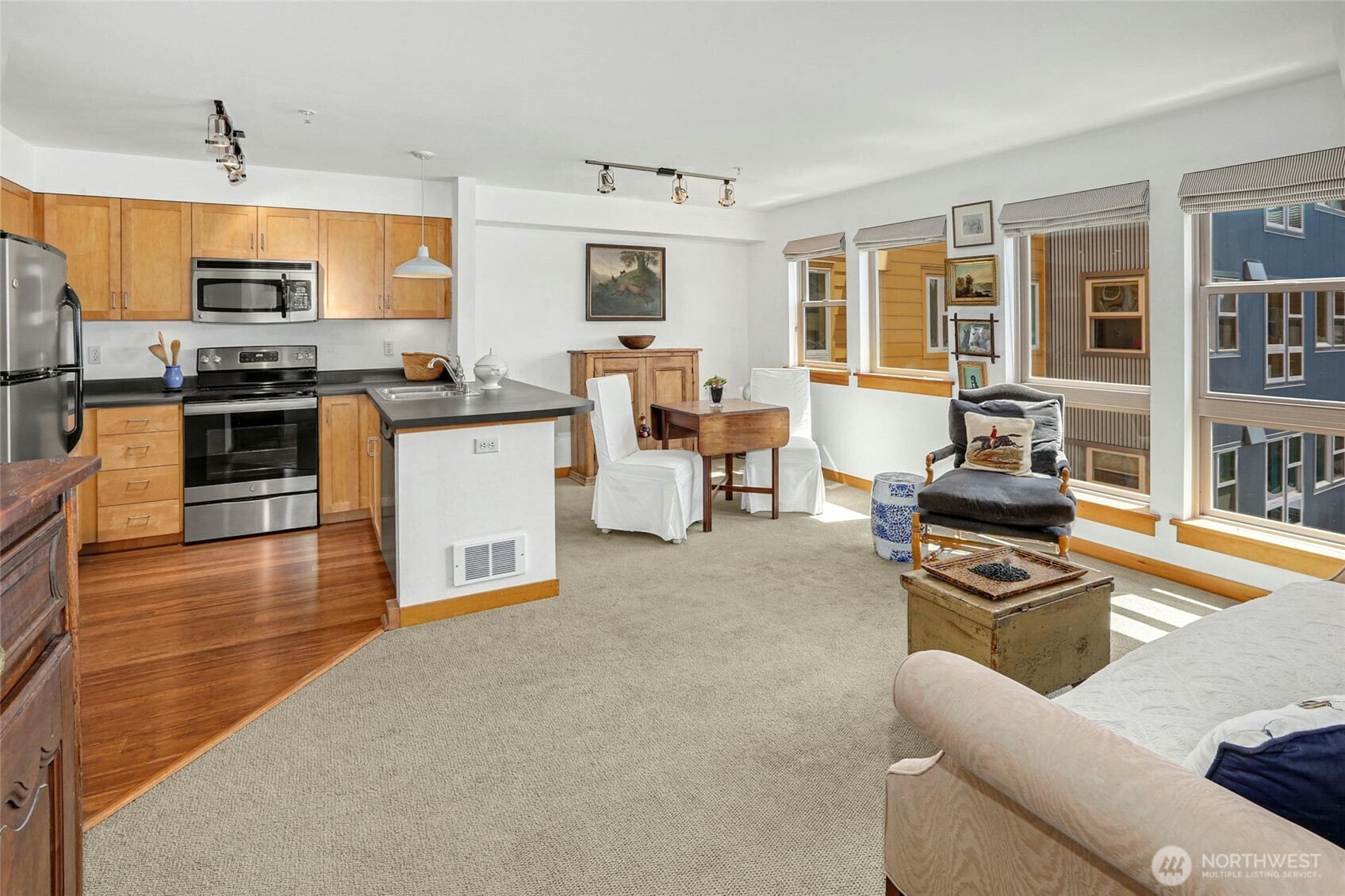 827 Hiawatha Place S #405, Seattle, WA 98144