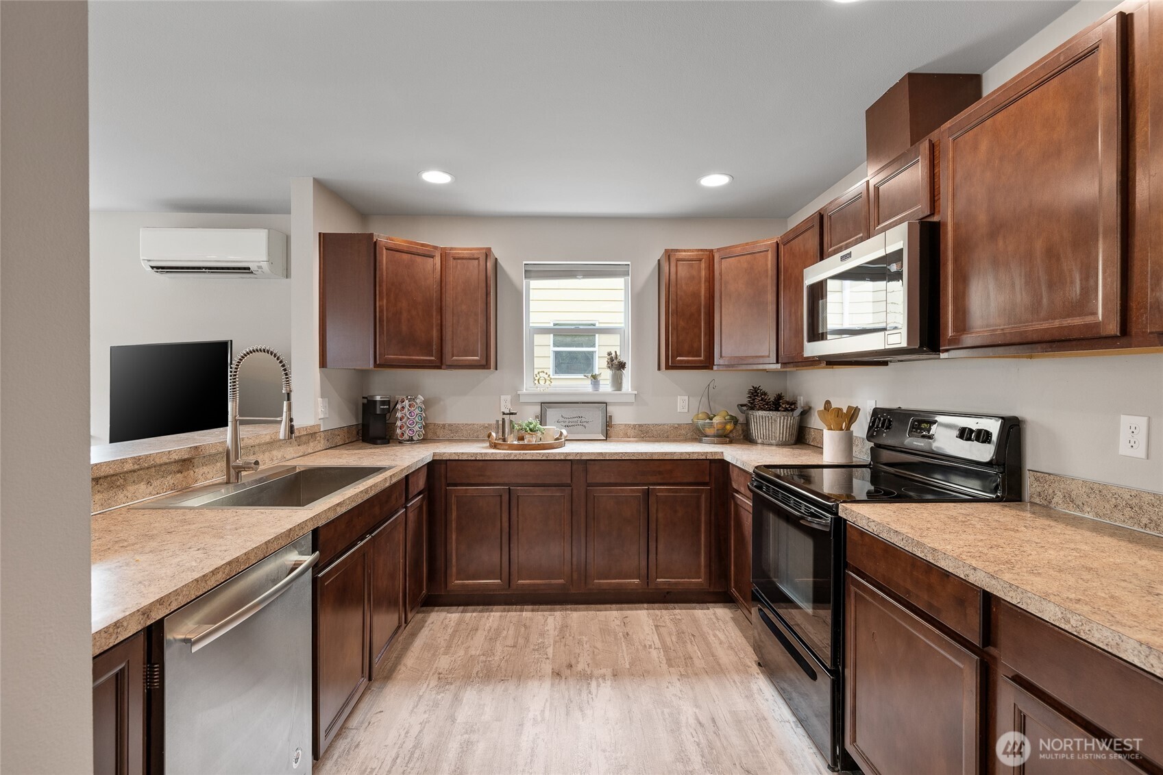 1017 W Main Street #C102, Monroe, WA 98272