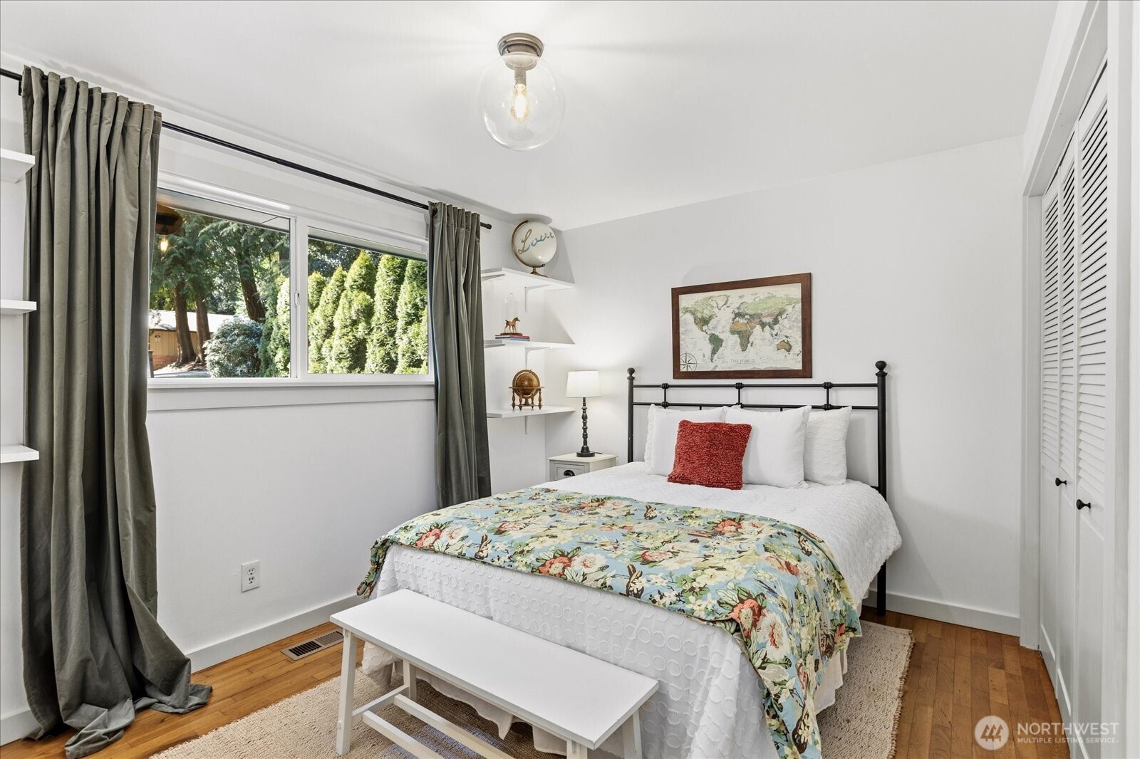 3008 NE 178th Street , Lake Forest Park, WA 98155