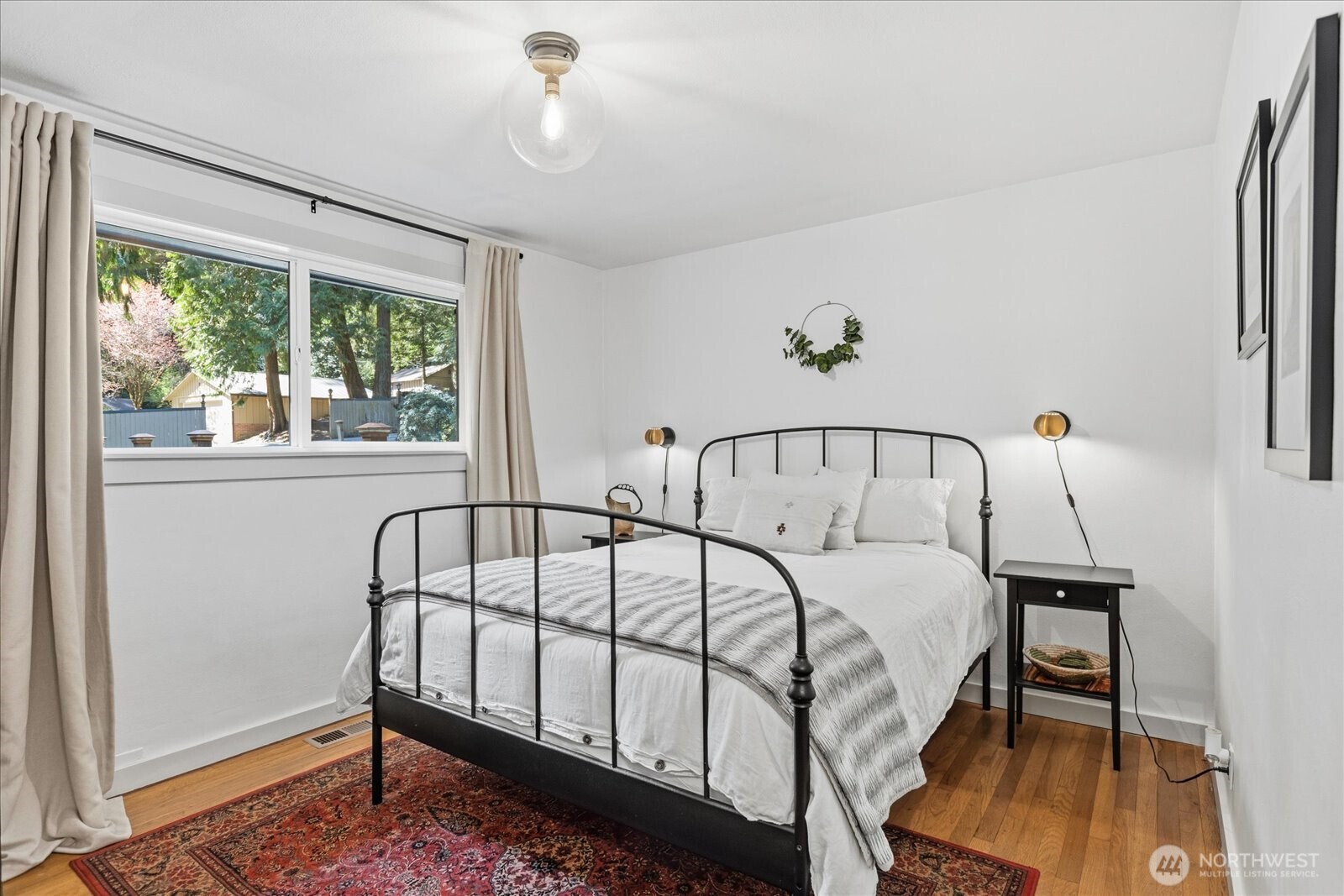 3008 NE 178th Street , Lake Forest Park, WA 98155