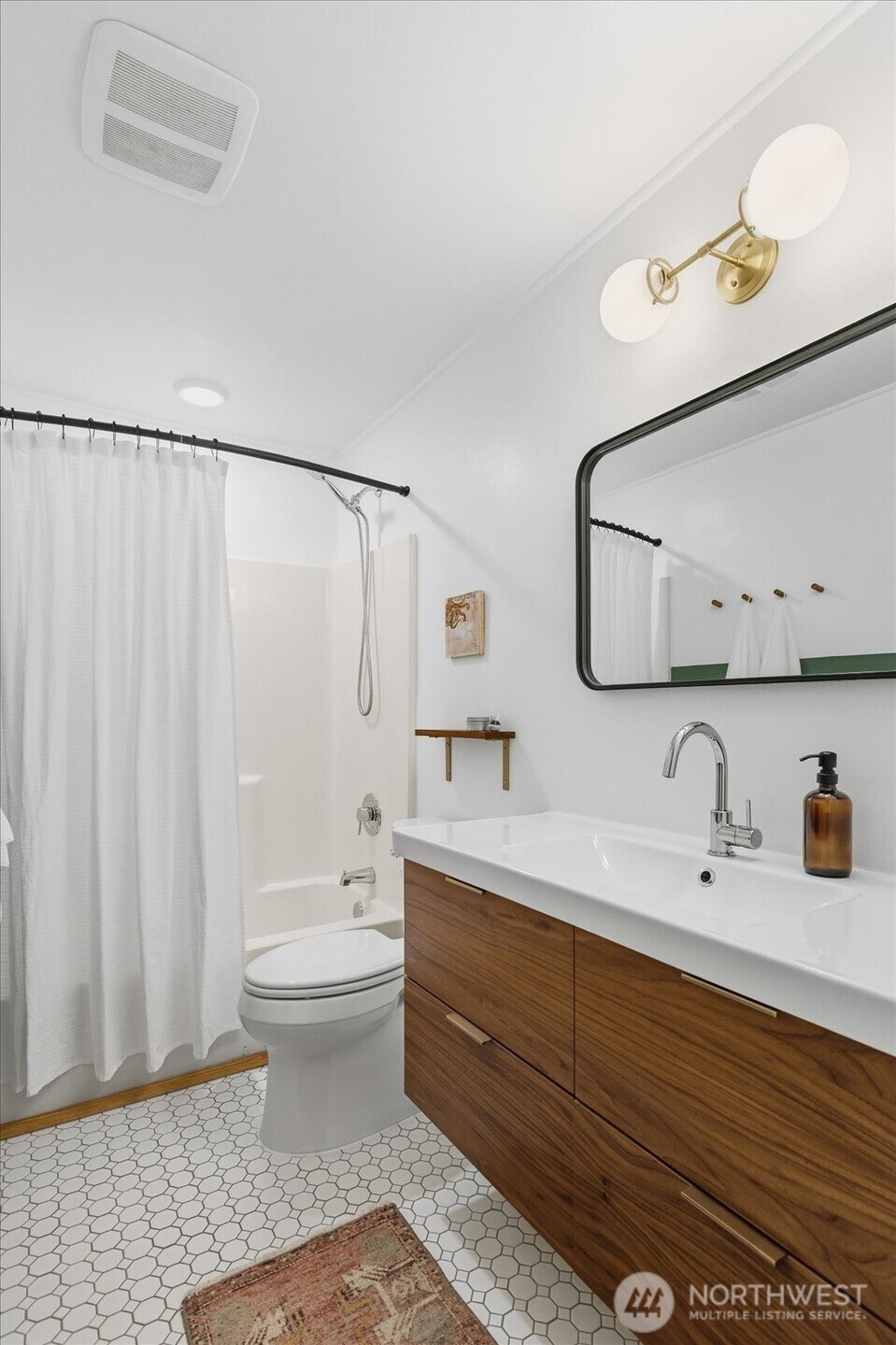 3008 NE 178th Street , Lake Forest Park, WA 98155