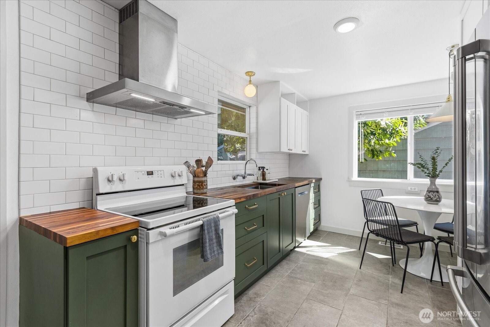 3008 NE 178th Street , Lake Forest Park, WA 98155