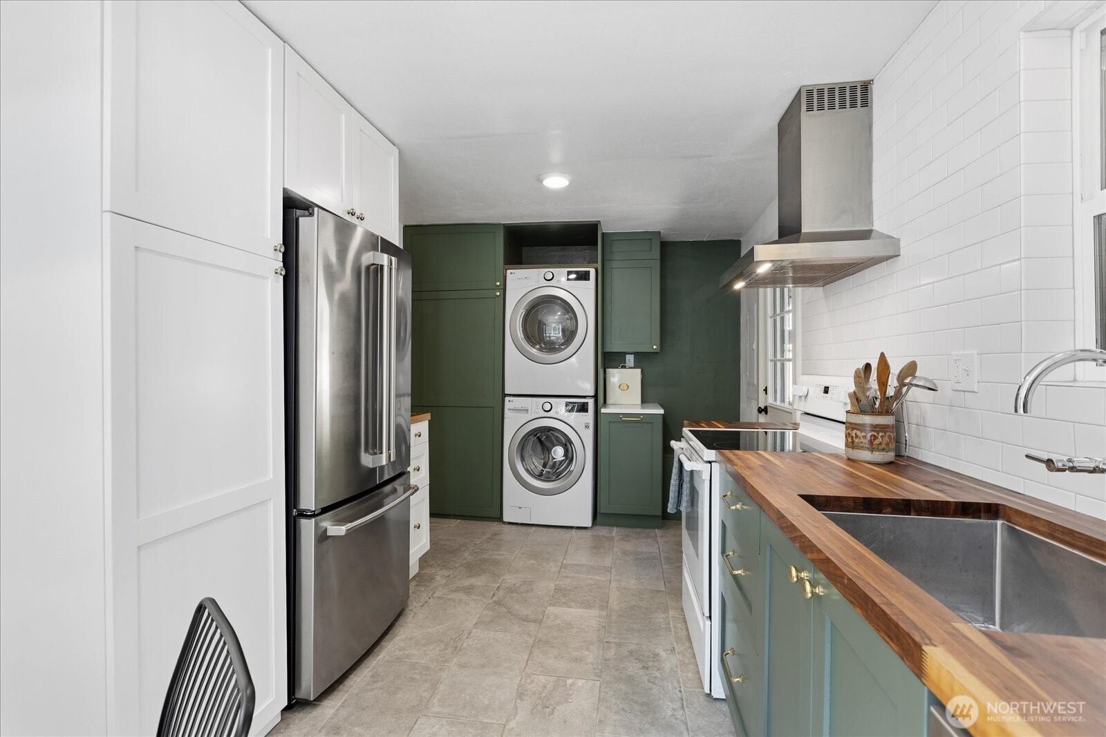 3008 NE 178th Street , Lake Forest Park, WA 98155