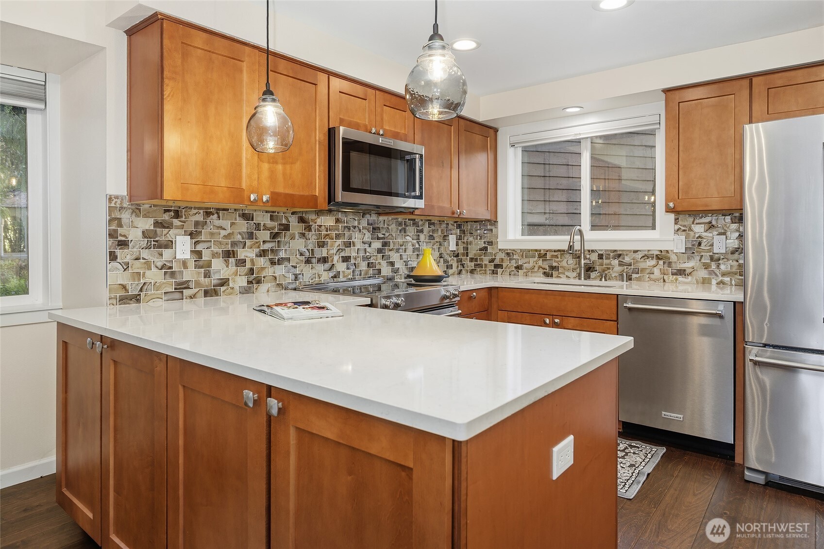 9165 45th Avenue SW #6, Seattle, WA 98136-2673