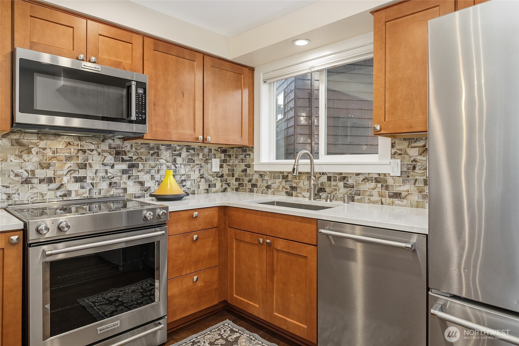 9165 45th Avenue SW #6, Seattle, WA 98136-2673