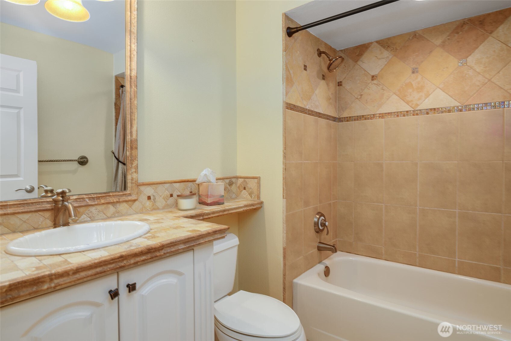 9165 45th Avenue SW #6, Seattle, WA 98136-2673