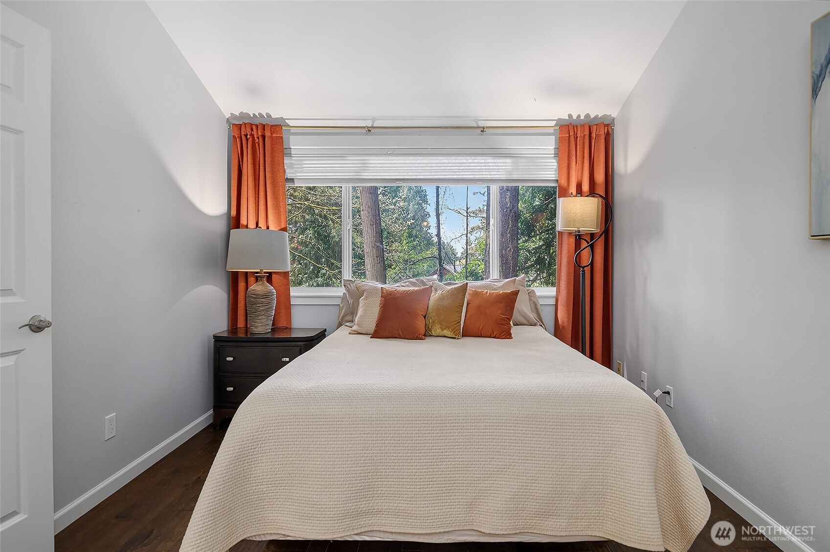 9165 45th Avenue SW #6, Seattle, WA 98136-2673