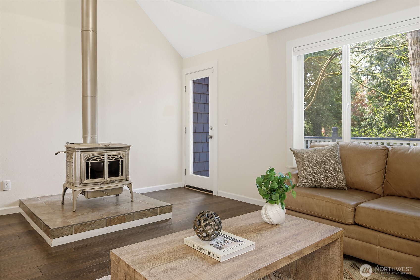 9165 45th Avenue SW #6, Seattle, WA 98136-2673