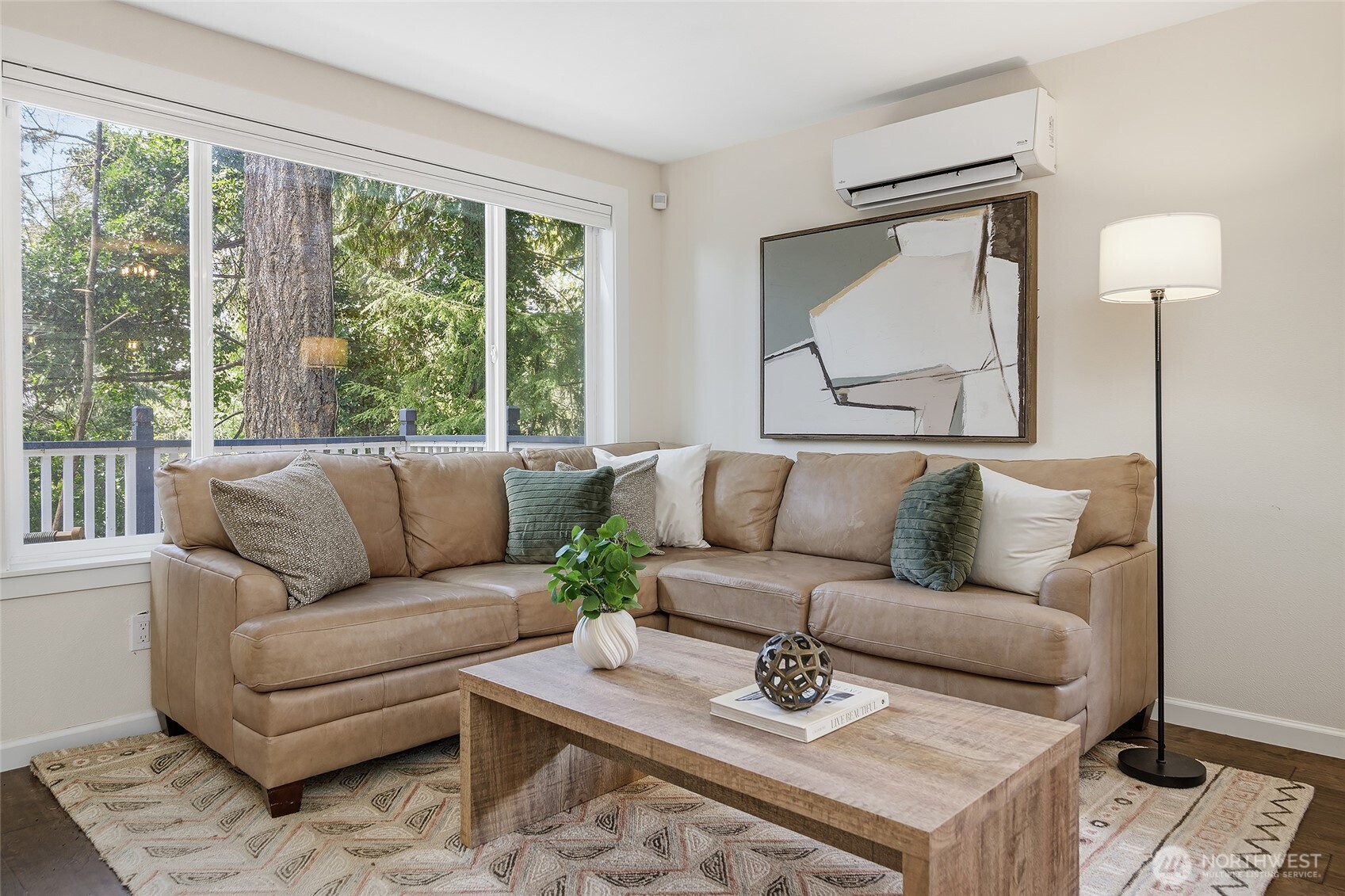 9165 45th Avenue SW #6, Seattle, WA 98136-2673