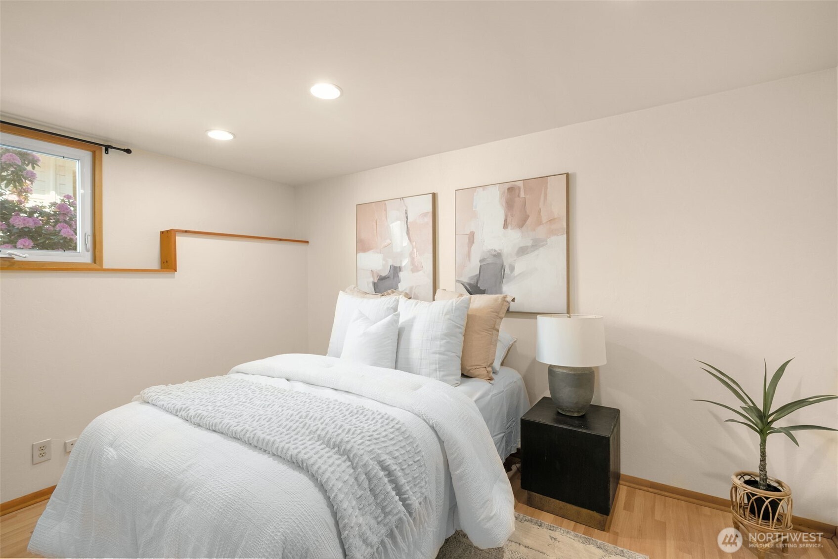 4333 32nd Avenue W, Seattle, WA 98199