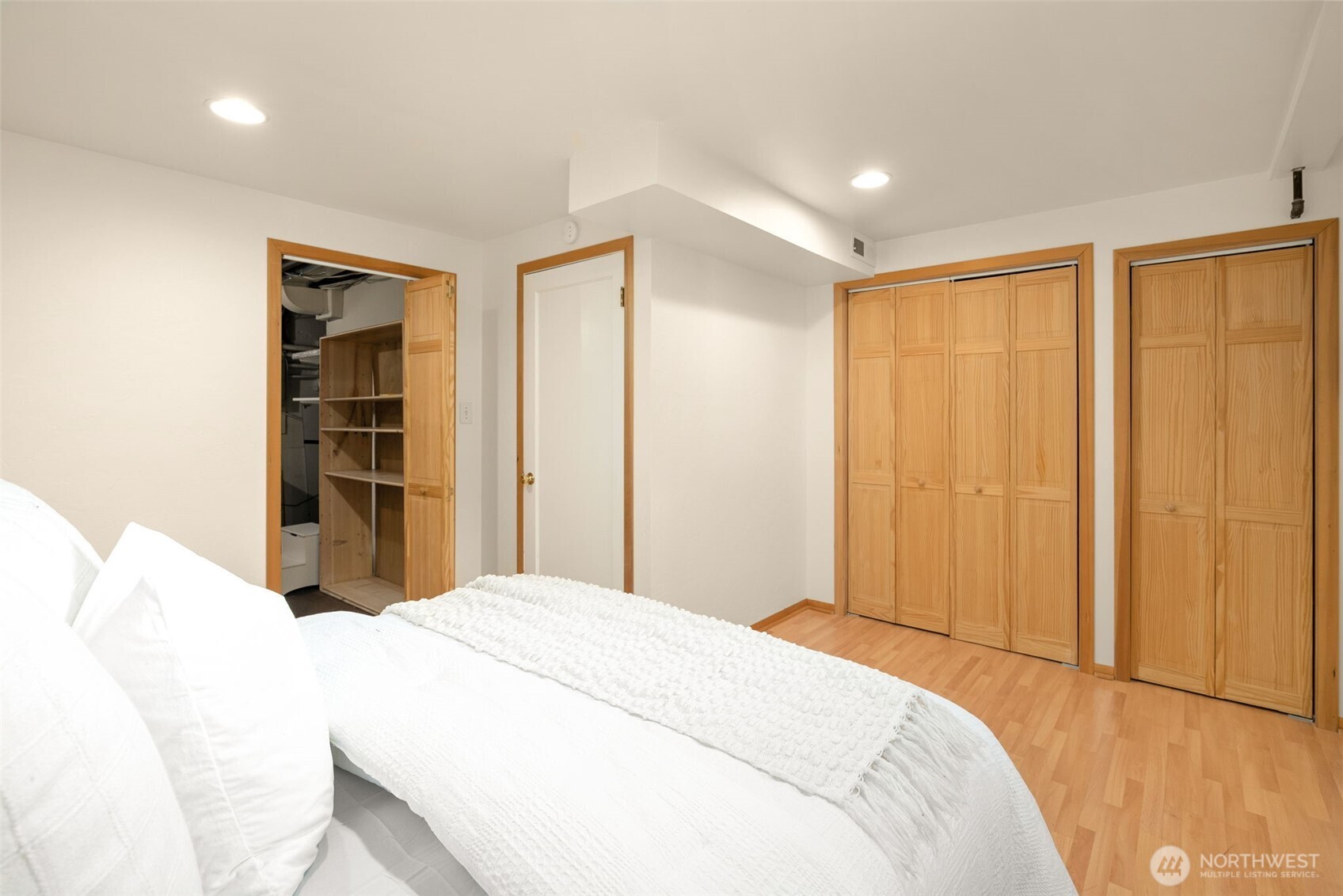 4333 32nd Avenue W, Seattle, WA 98199