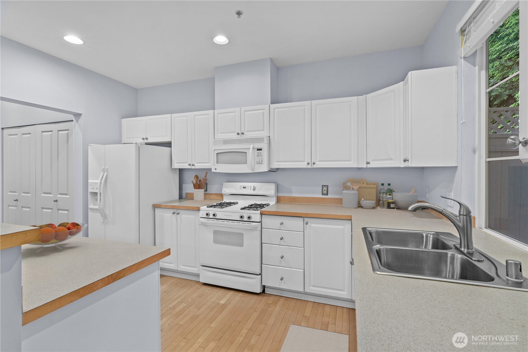 22029 39th Place S, Kent, WA 98032