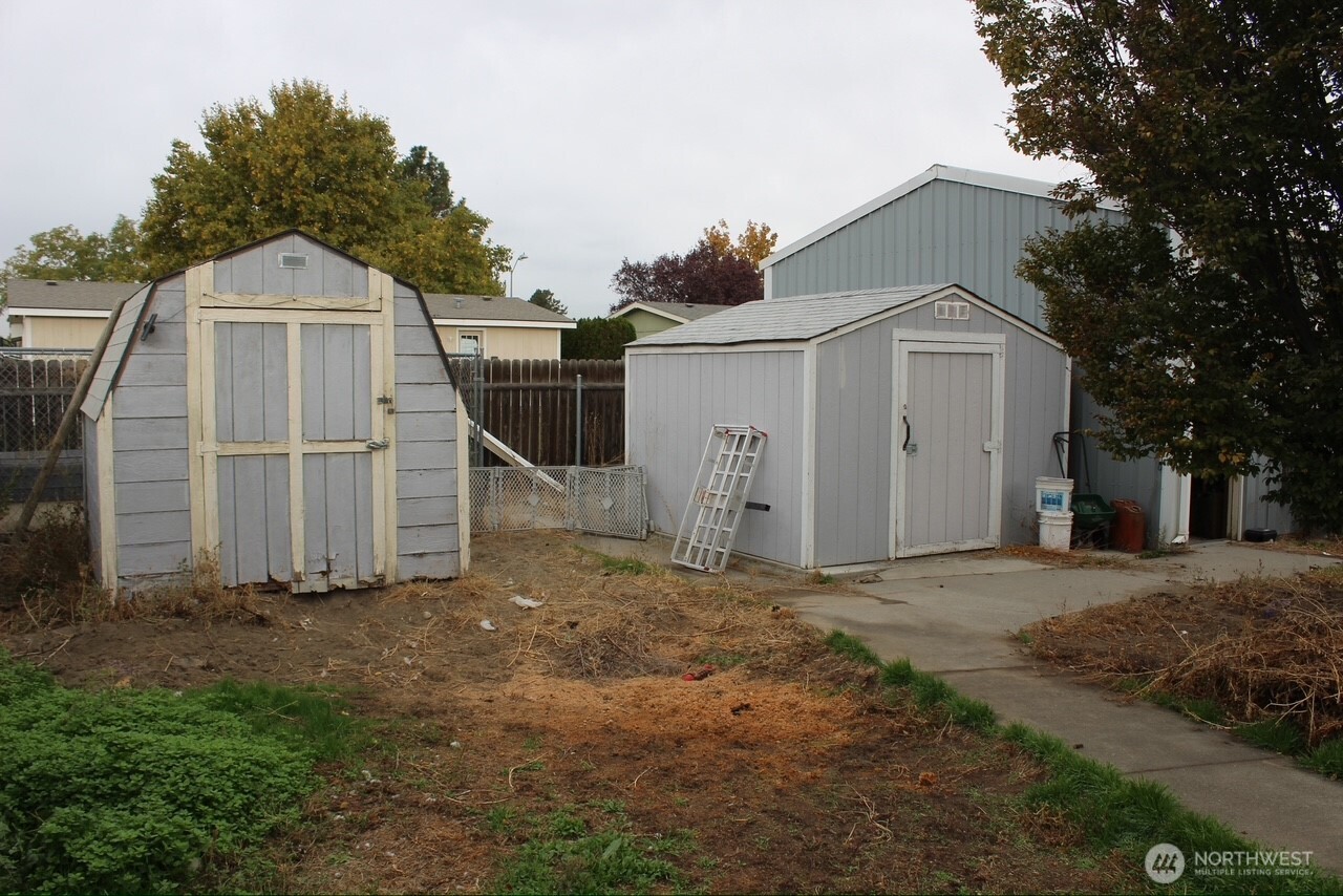 416 N Cedar Avenue , Pasco, WA 99301