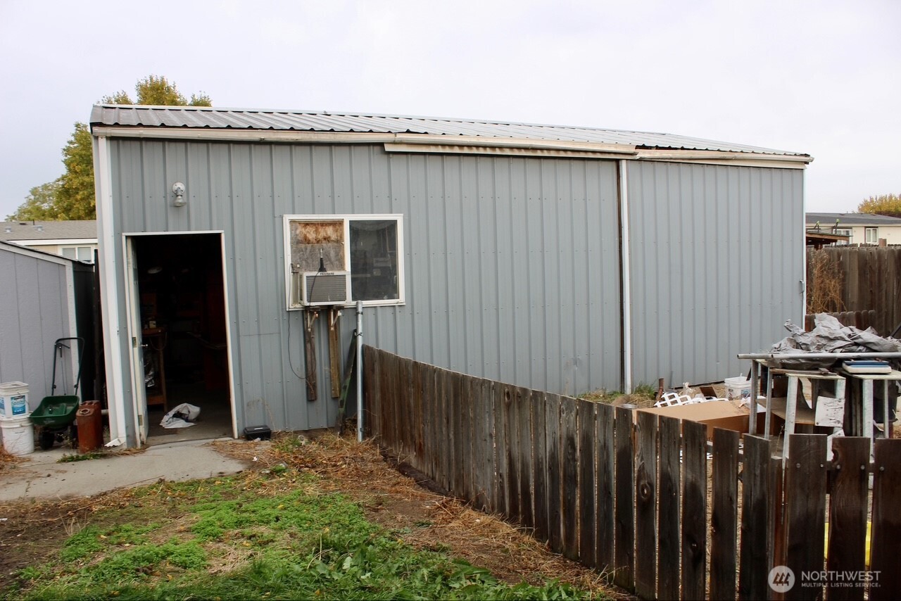 416 N Cedar Avenue , Pasco, WA 99301