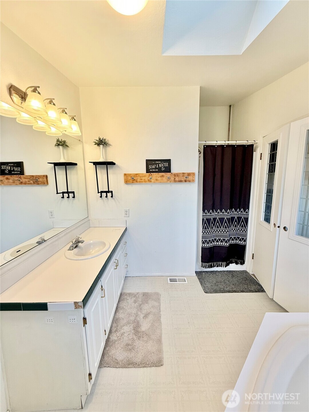 859 C Highway 7 , Tonasket, WA 98855