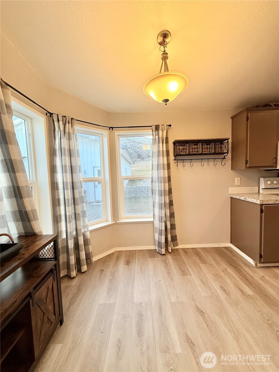859 C Highway 7 , Tonasket, WA 98855