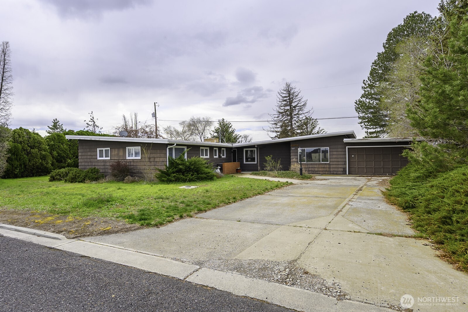 537 Fairchild Loop , Moses Lake, WA 98837