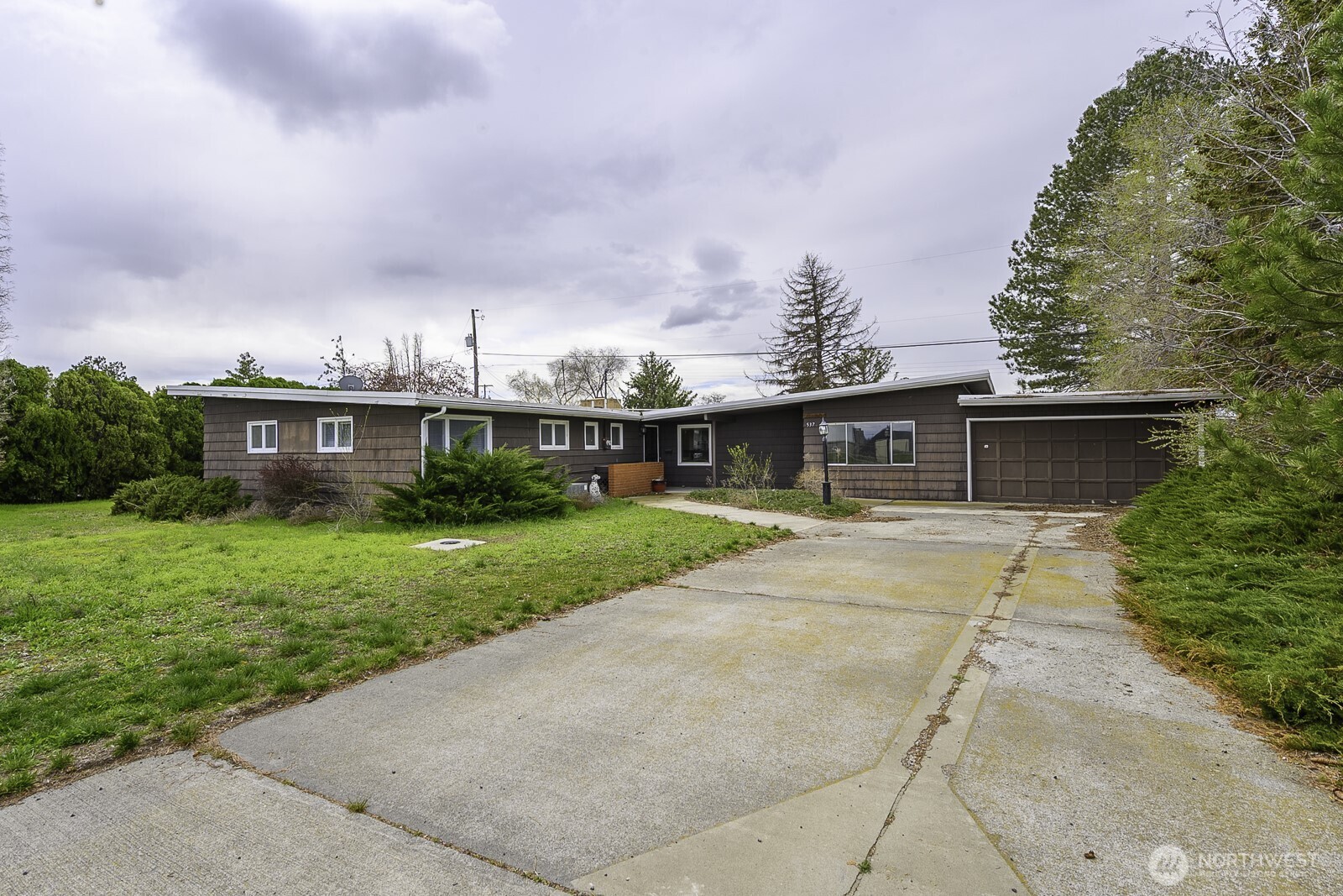 537 Fairchild Loop , Moses Lake, WA 98837