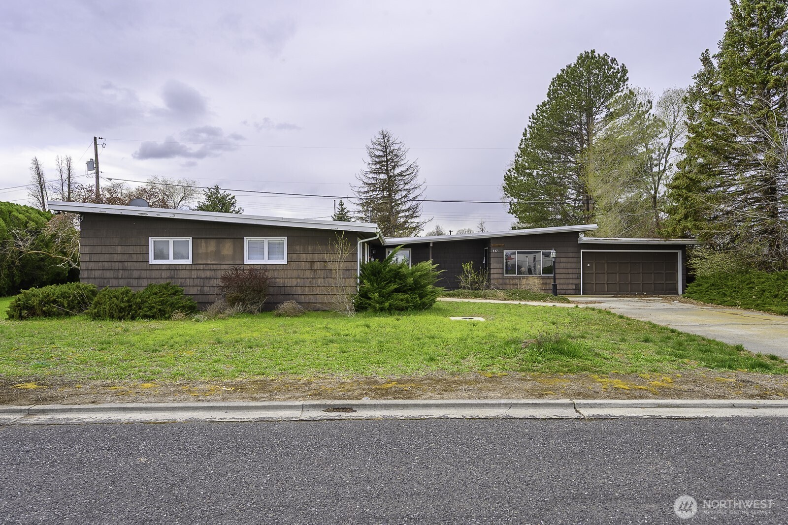 537 Fairchild Loop , Moses Lake, WA 98837