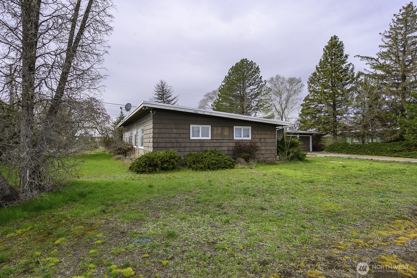 537 Fairchild Loop , Moses Lake, WA 98837