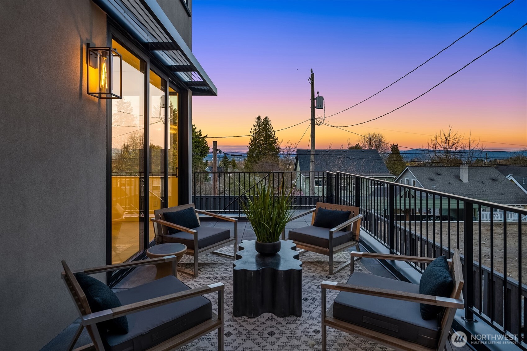 738 22nd Avenue E, Seattle, WA 98112