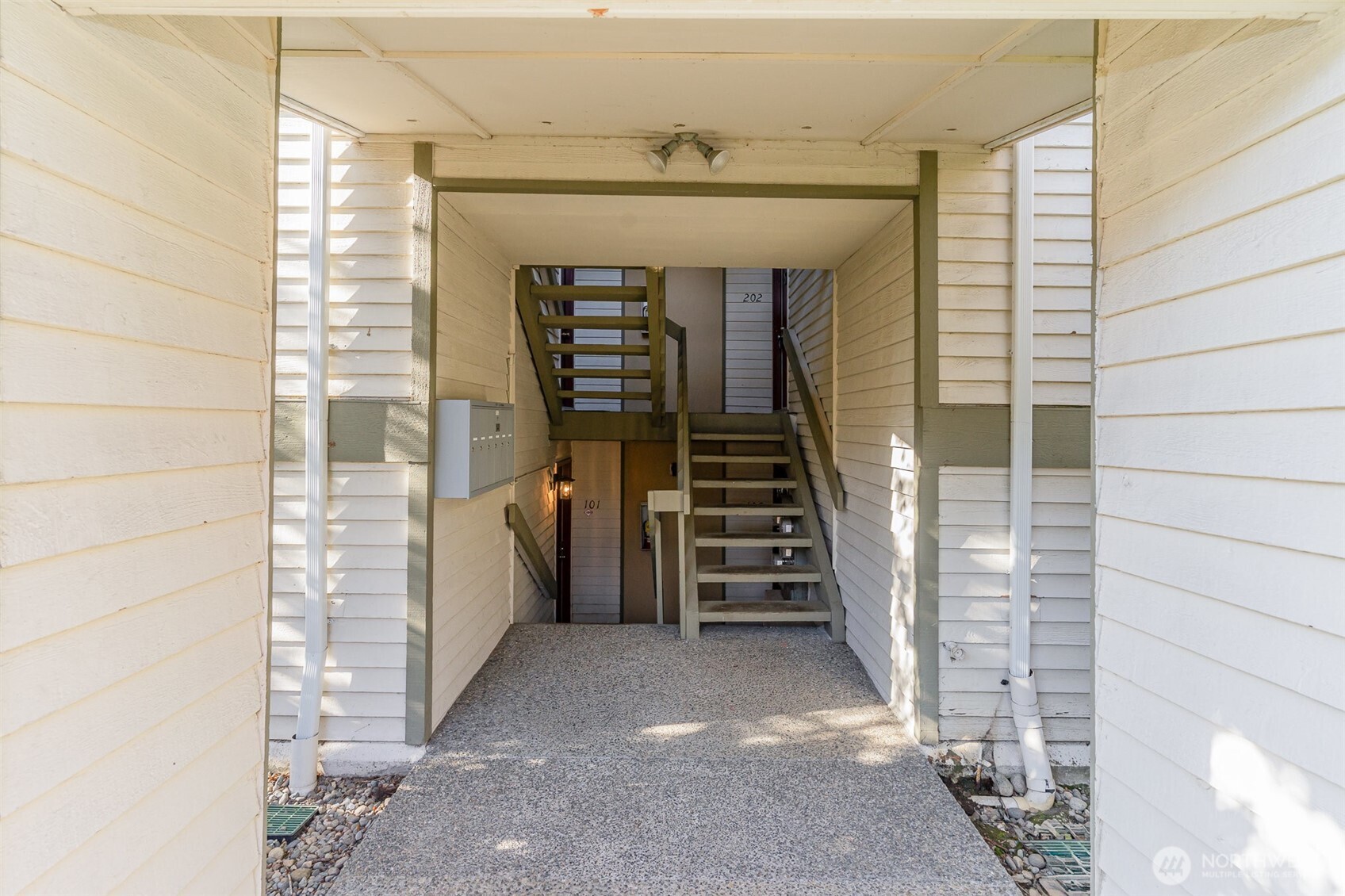 830 Kirkland Way #202, Kirkland, WA 98033